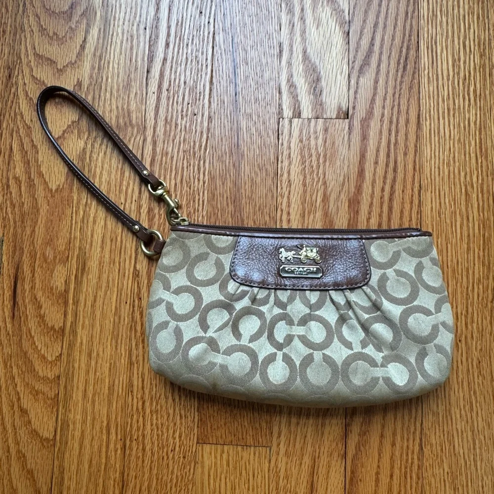Coach | Brown and Tan Signature Clutch - Picture 1 of 4